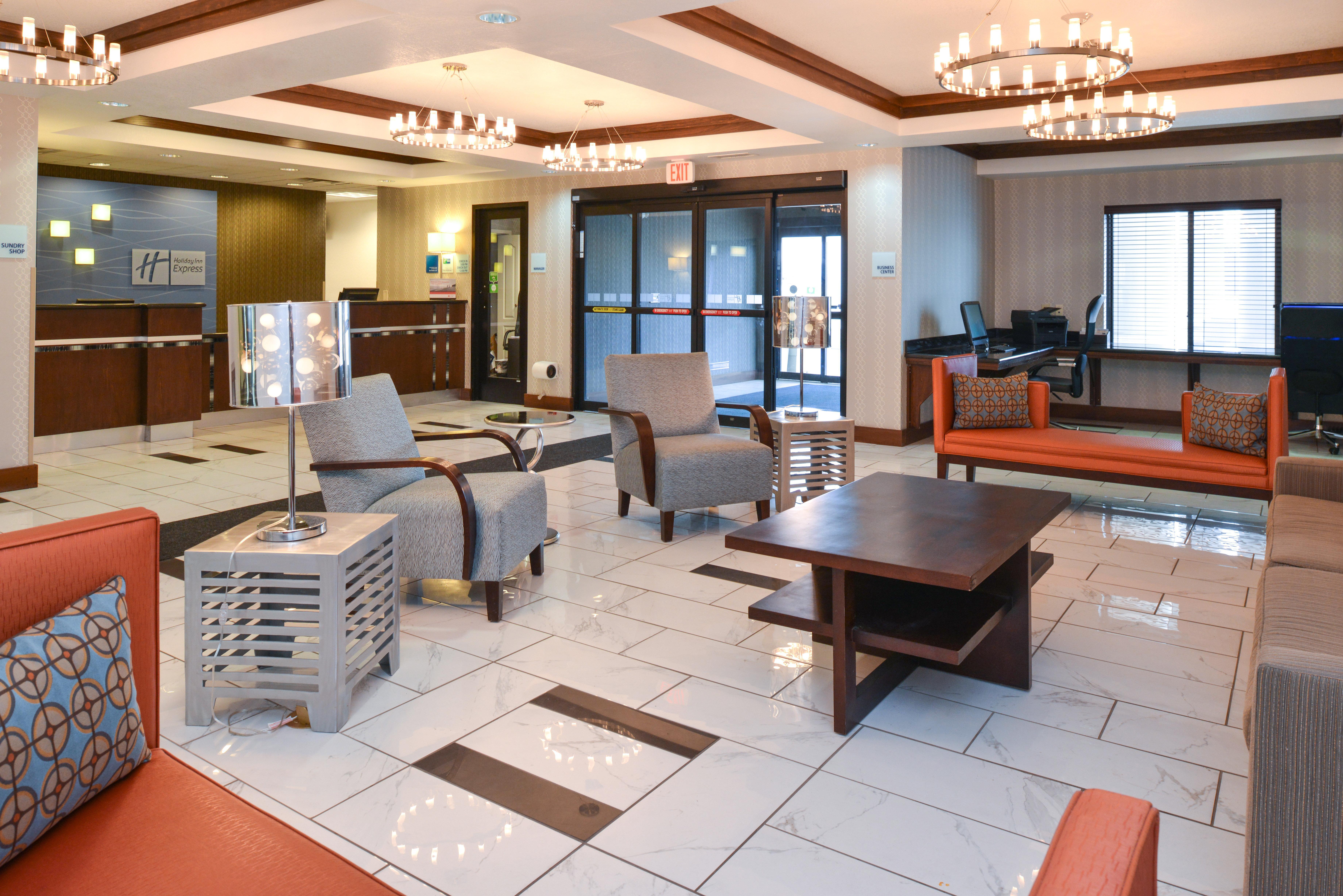 Holiday Inn Express & Suites Greenfield By Ihg מראה חיצוני תמונה