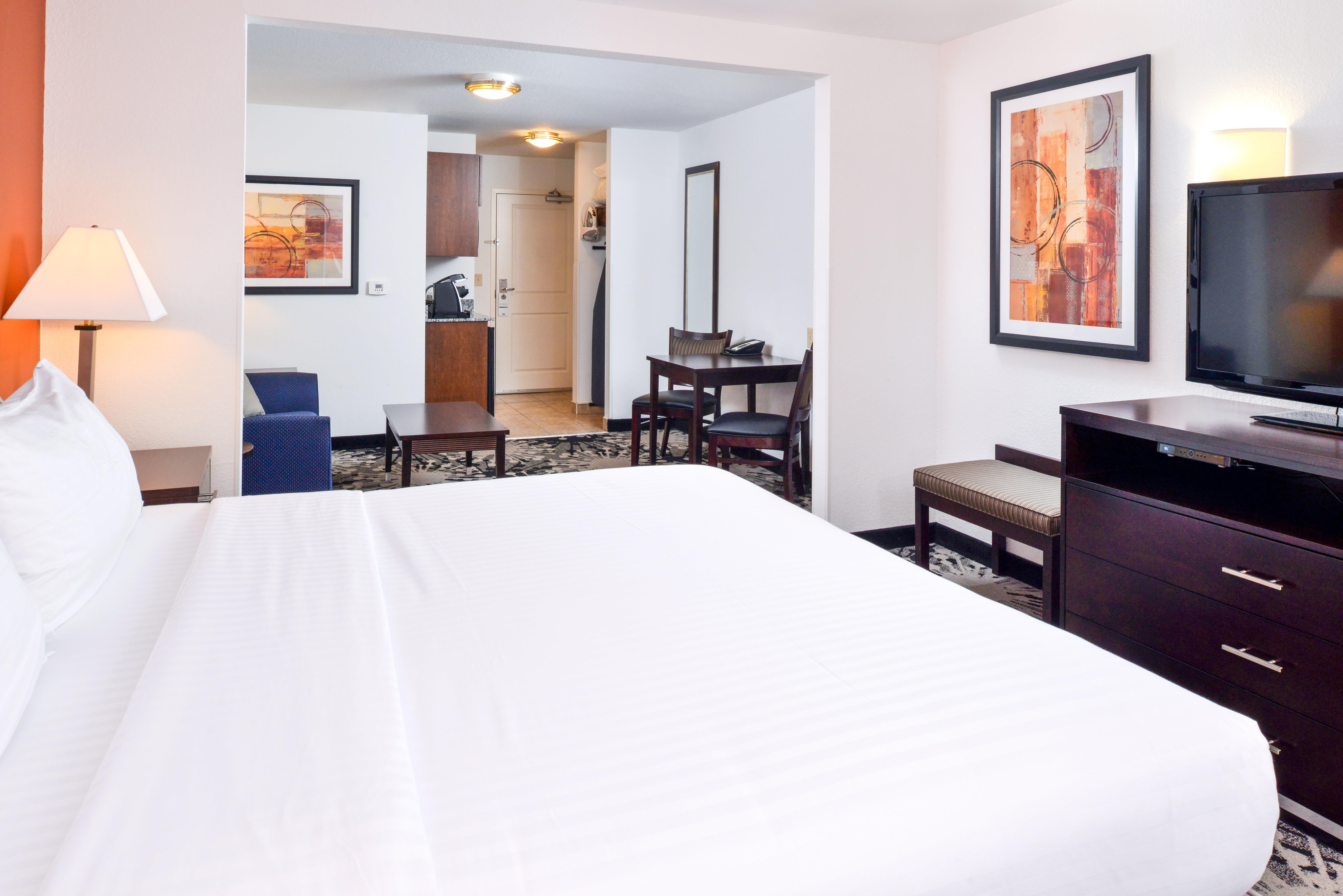 Holiday Inn Express & Suites Greenfield By Ihg מראה חיצוני תמונה