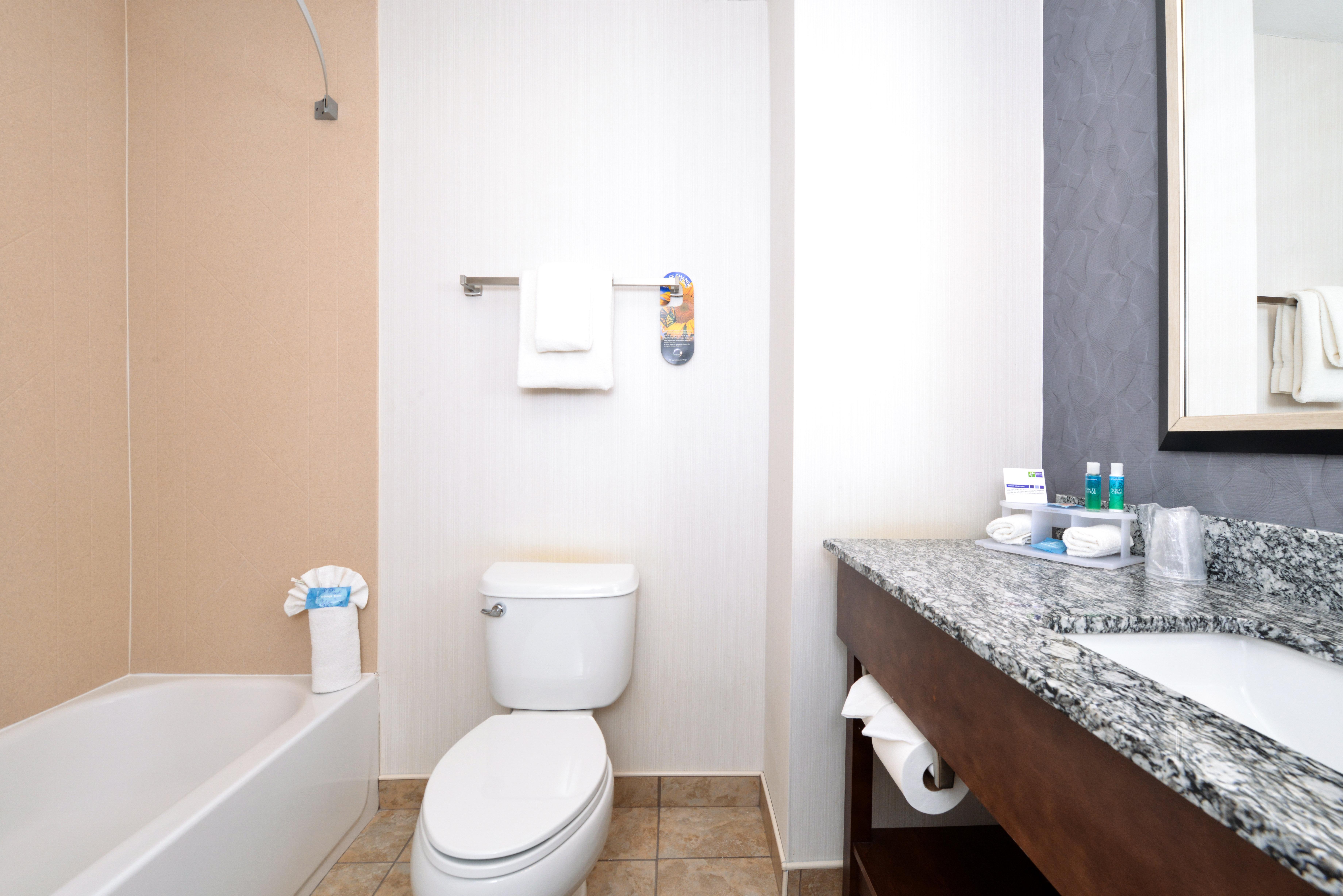 Holiday Inn Express & Suites Greenfield By Ihg מראה חיצוני תמונה