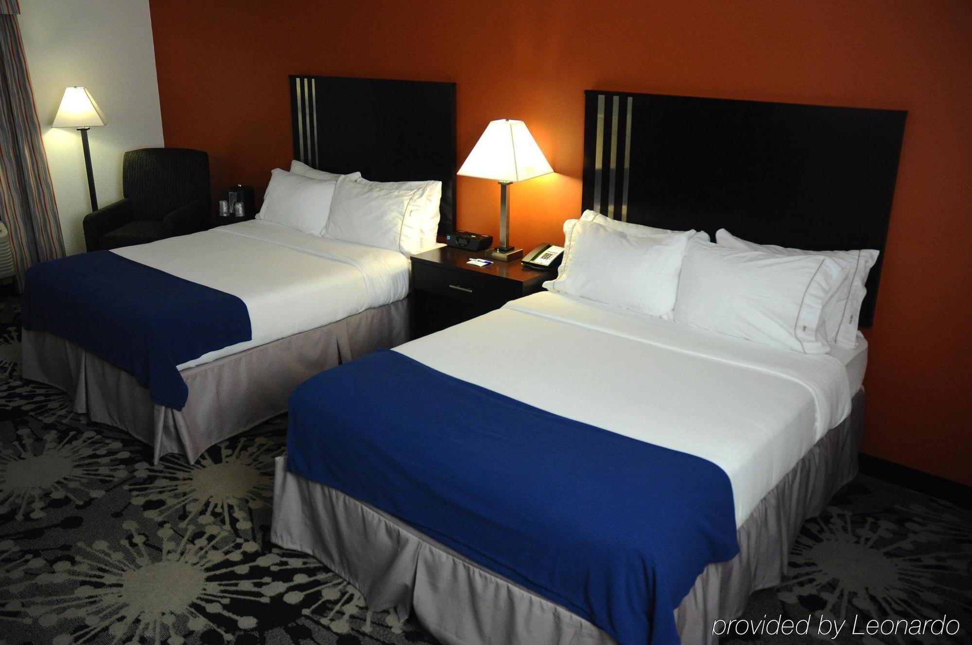 Holiday Inn Express & Suites Greenfield By Ihg מראה חיצוני תמונה