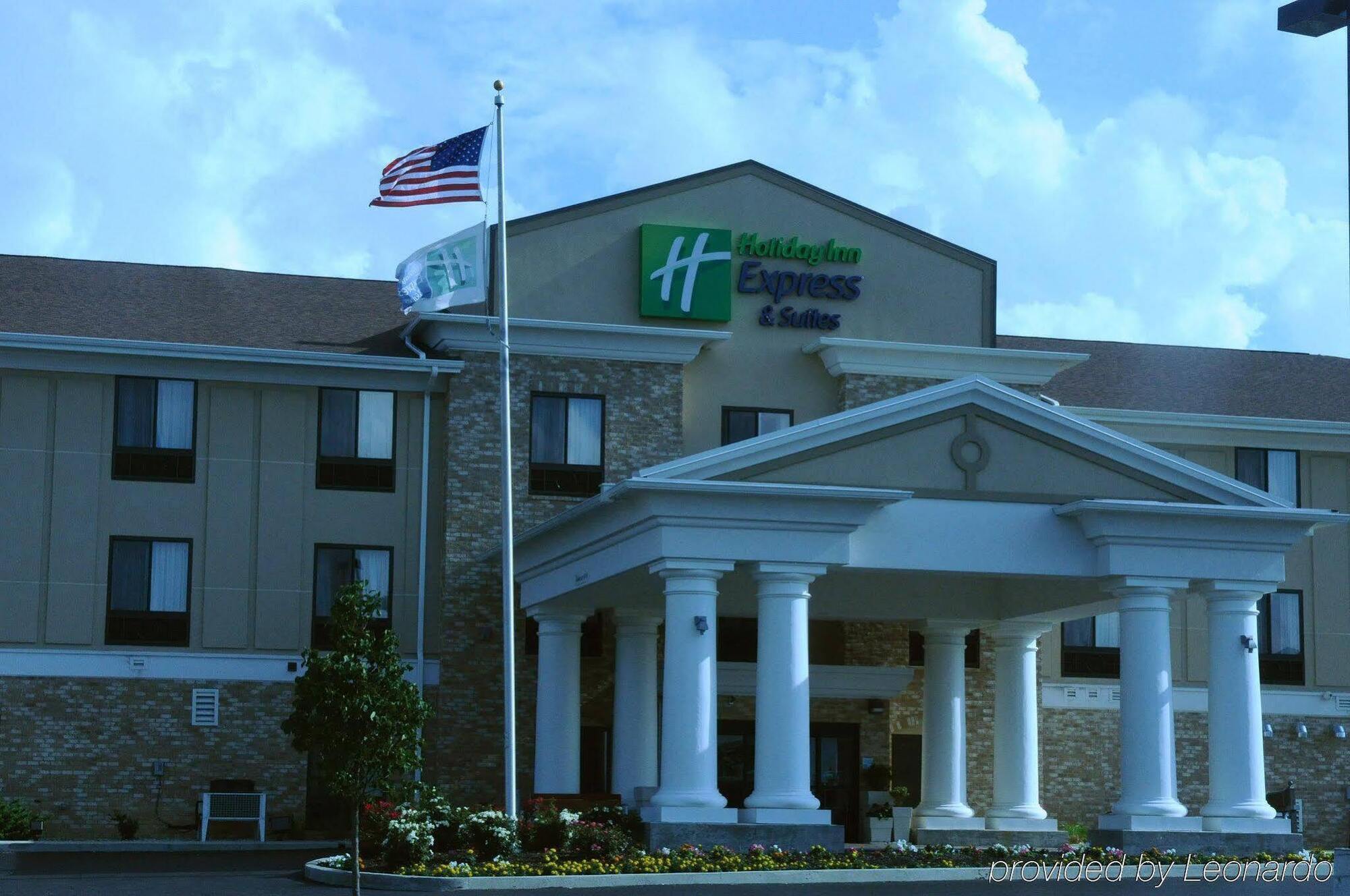 Holiday Inn Express & Suites Greenfield By Ihg מראה חיצוני תמונה