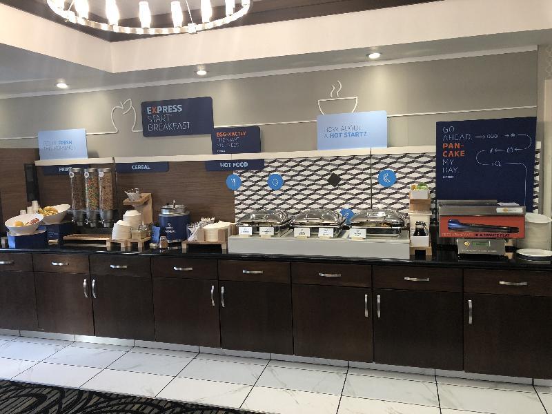 Holiday Inn Express & Suites Greenfield By Ihg מראה חיצוני תמונה
